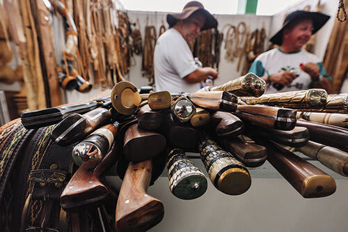 Facas artesanais chamaram atenção dos visitantes