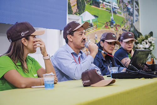 Painel sobre o ano das cooperativas contou com a gerente de Comunicação e Marketing do Sistema Ocergs, Simone Zanatta; a orientadora de Comunicação e Marketing da Coprel, Raquel Lazzarotto; e a gestora de desenvolvimento cooperativista do Sicredi Cooperação, Annie Muller, além do moderador, Benisio Rodrigues