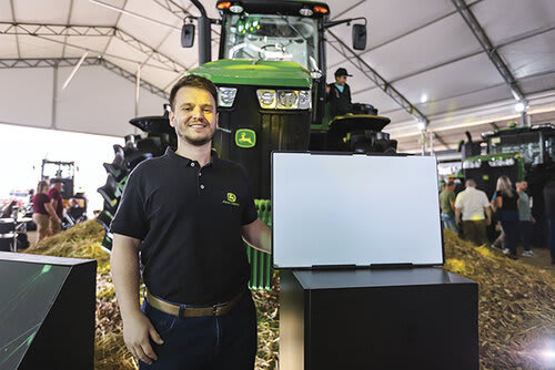 O coordenador de Marketing Precision Upgrades da John Deere, Jean Tolfo, destaca o JDLink Boost