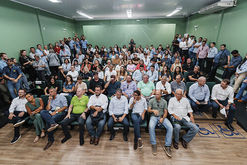 Faltou espaço para tantos interessados no mercado da carne bovina
