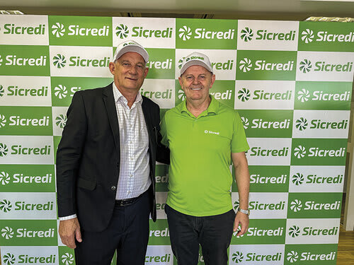 Fernando Dall'Agnese, presidente do Conselho de Administração da SicrediPar e Gervásio Jorge Diel, presidente da Sicredi Cooperação