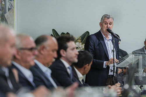 Senador Luis Carlos Heinze afirma que a solução dos problemas enfrentados por produtores gaúchos é apartidária