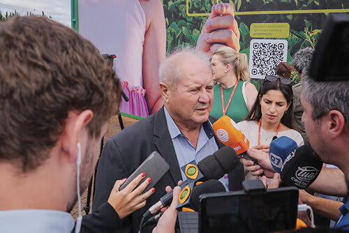 Atender a imprensa está entre as atribuições do presidente