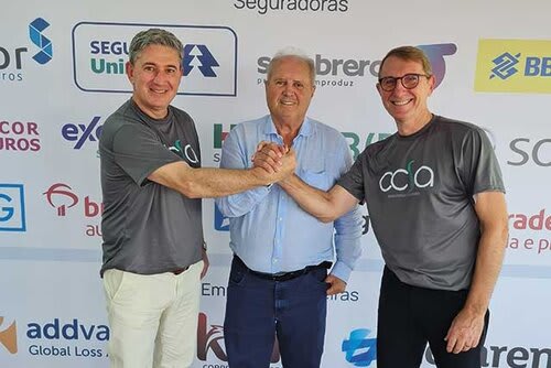 Representando a Central das Cooperativas Evandro Raber, Nei Manica e Irno Heller