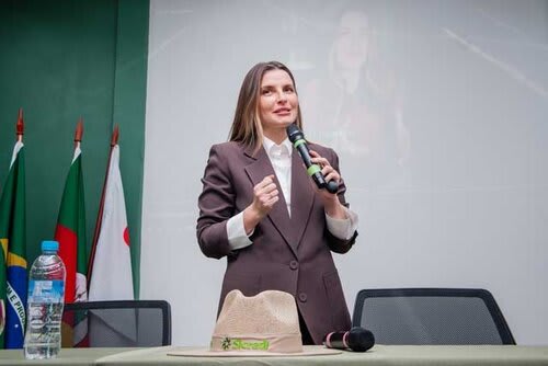 A jornalista e economista Kellen Severo apresentou projeções de mercado