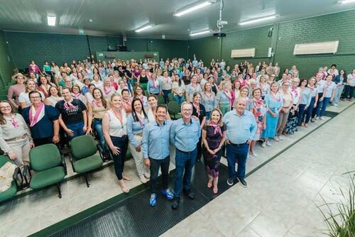 Membros da diretoria da Cotrijal receberam a palestrante para o fórum